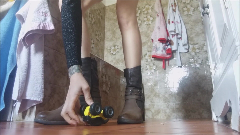 savannahamatoriale: Lo schiaccia in macchina con un toy! Non è facile, Uff