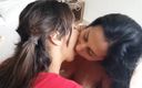 MF Video Brazil: Gorąca lesbijska seksowna pocałunki MILF kontra młoda laska