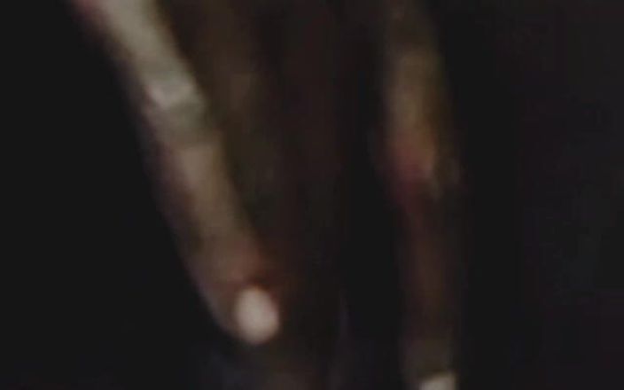 Me and my new slut: Caliente madrastra negra masturbándose en videollamada con chico bbc