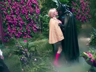 Superhero: Batman y Wonder girl son engañados por la naturaleza para...