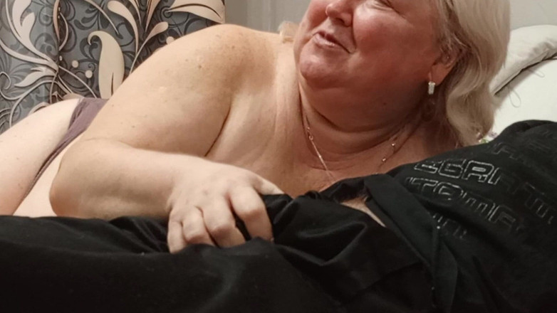 Zona901: Mama vitregă suge pula pentru a obține un alt lot...