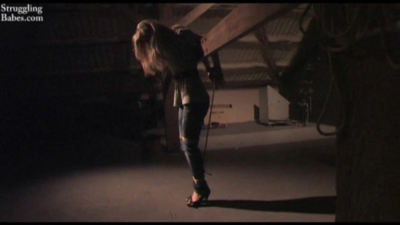 Submissed: Svazování ve stodole