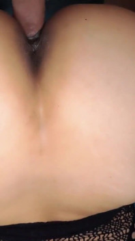 Fată matură sexy latino excitată cu forme este futută arătându-și fundul suculent tot timpul cu vedere la persoana 1 cu înregistrare de acasă