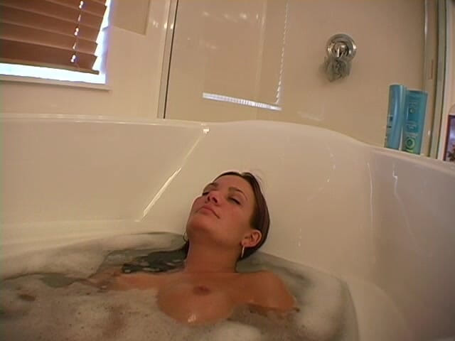 Solo Dream Babes: Solo Dream Babes: Kiki: i badkaret