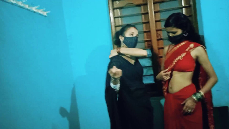 Hot_Monika: do bhaabhi jordaar seks ke lie sharaarti devar ke saath...
