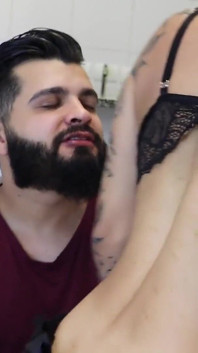 Beni emzirdi ve yüzüme süt sıçrattı