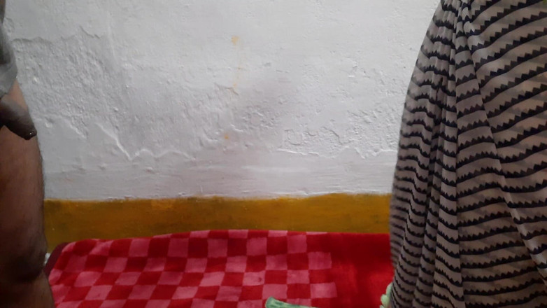 Busty Banuu: Hizmetçi ağzını ve amcığını sik