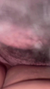 Elle m'a léché la bite et baisé la chatte de ma copine desi que j'ai trouvée au lit pour retourner ses sous-vêtements