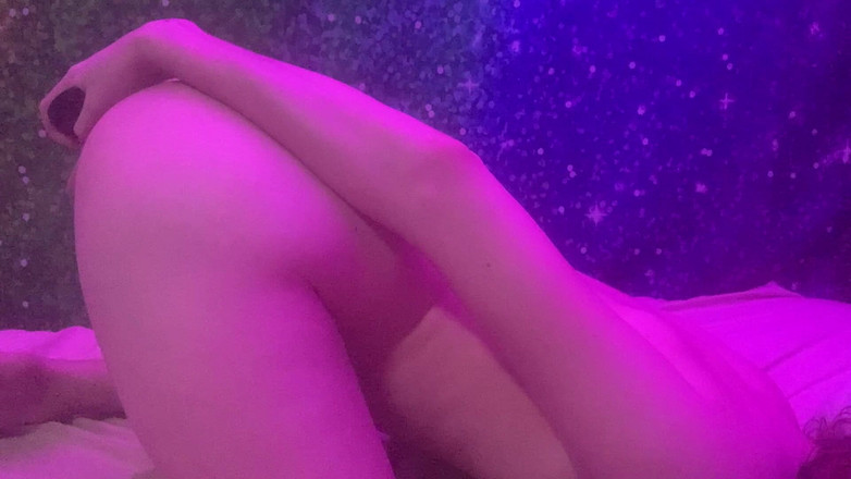 Brashen: Genç twink dildoyla derin sikişiyor