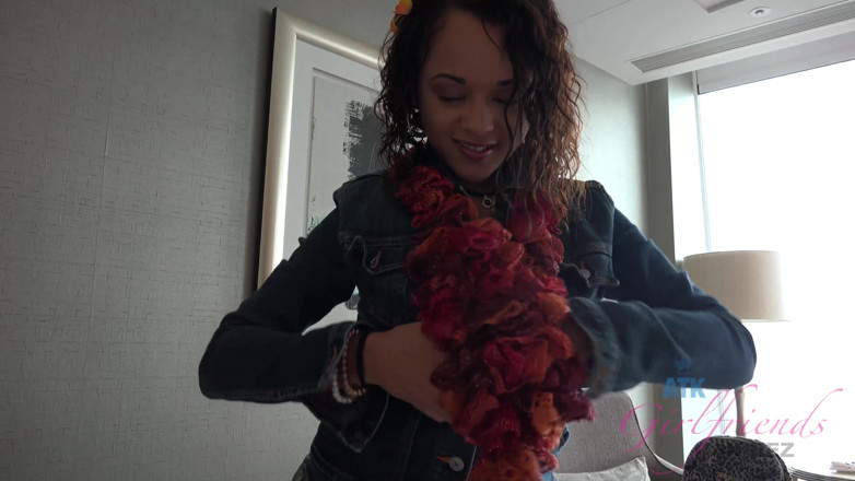 ATK Fans (Girlfriends): Virtual vacation in London with awesome Holly Hendrix 6/6