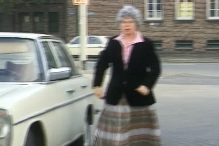 German's Fat and Old Ladies: Solo a la abuela alemana le gusta tocar su coño