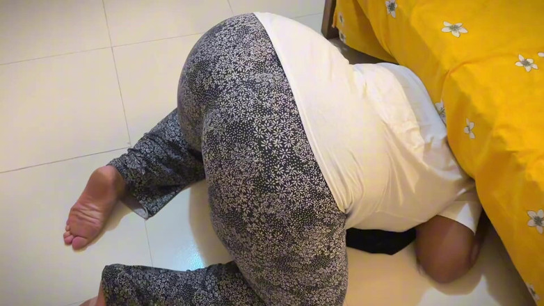 Aria Mia: Big Ass Curvy Muslim Hot Stepmom Stuck Under Bed Then...