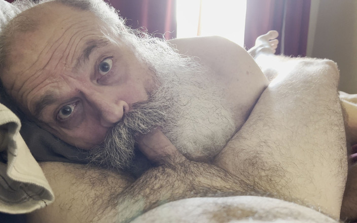 FuzzyBeardBoy: Succhiare segreto, esposto - dal caveau # 001