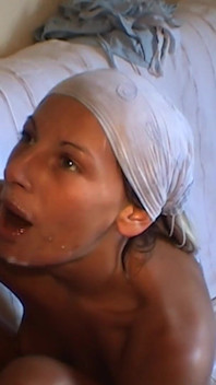 Angel jí nohy péro, sperma a chcaní