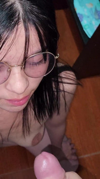 La Sexy Y Caliente Laura Se Folla a Un Tecnico Que Arrelgo Su Computadora! Recibe Semen En Su Cara