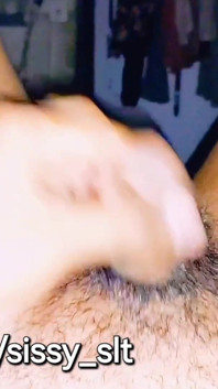 Compilation de petites bites poilues qui pissent et se caressent