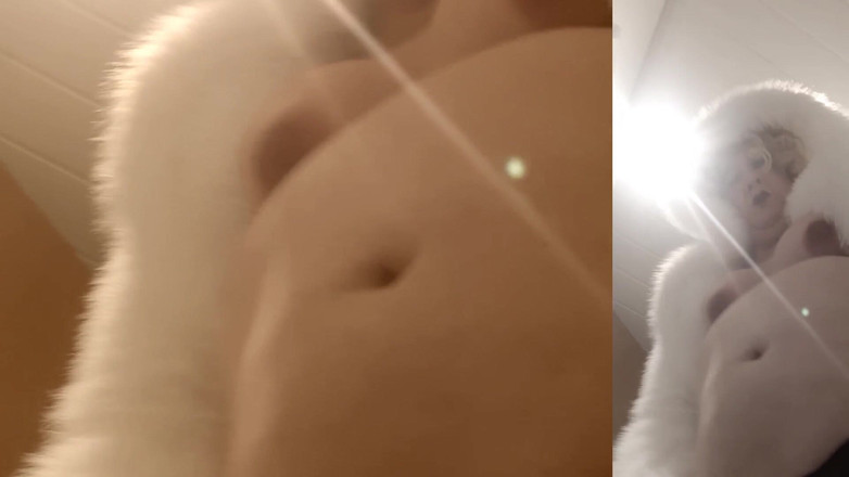 Trans fur bitch: レトロなトランスファーレディが胸と硬いペニス、そして射精を見せる