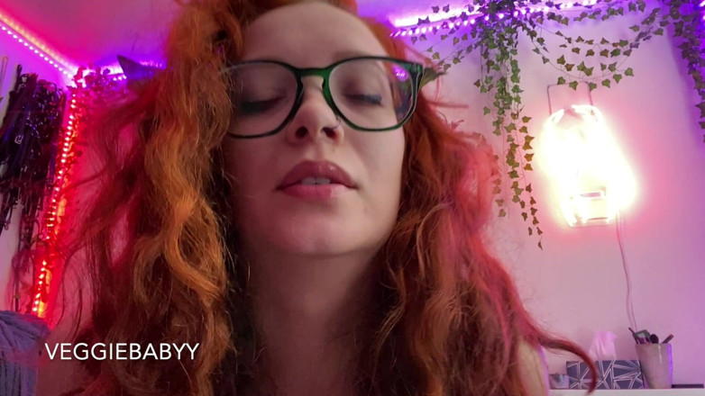 Veggiebabyy: Poison Ivy Strip Tease and Virtual Fuck
