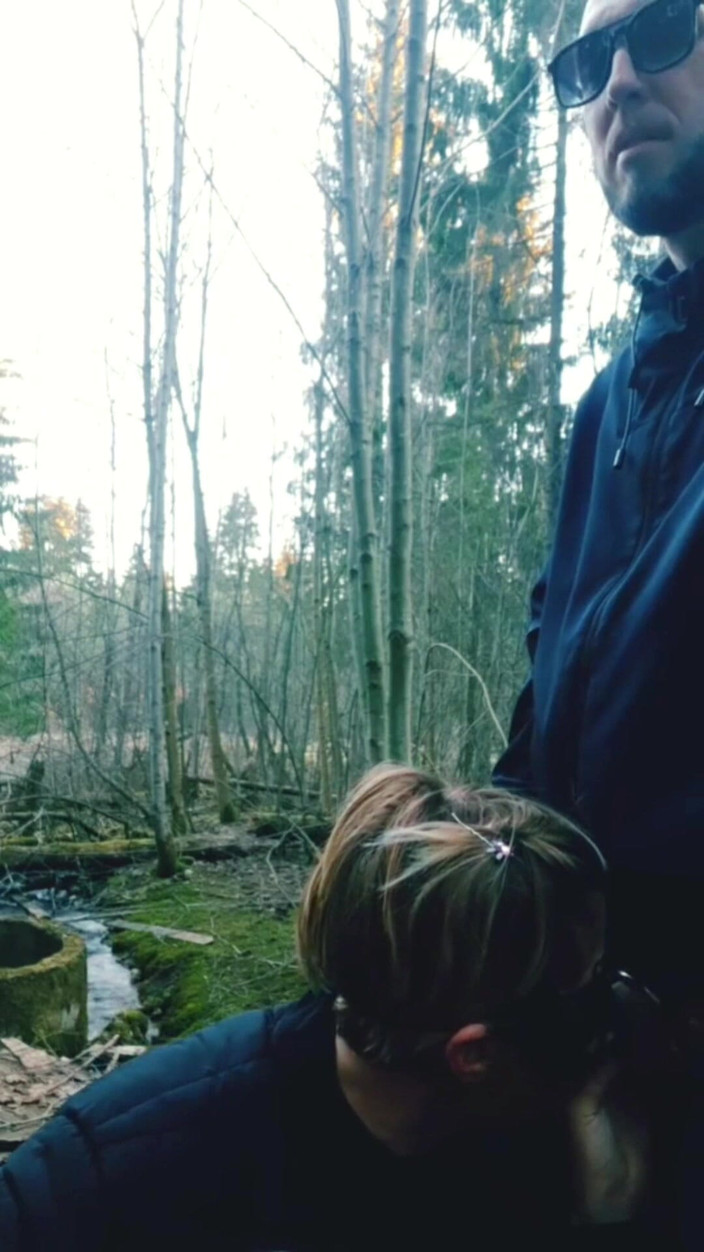 Crazyfamily 1970: 继母在树林里吮吸我