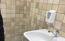 Dis Diger: Echte pornocasting in een openbaar toilet van een winkelcentrum