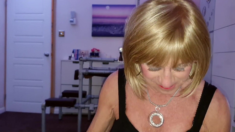 Lucy Essex CD: La sexy Pauline chupa dos pollas grandes