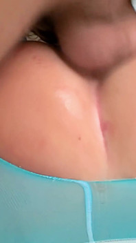 Thiếu niên tóc vàng gợi cảm với quần lót bị đụ bởi con cu chuyên gia