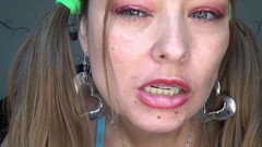 Angel eyes studio: Jsem obryně hltající 110 drobných lidí