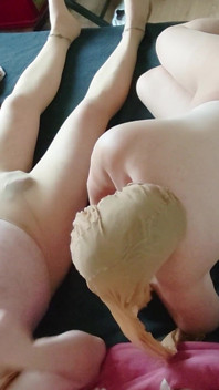 Fotoshooting mit oma in strumpfhosen