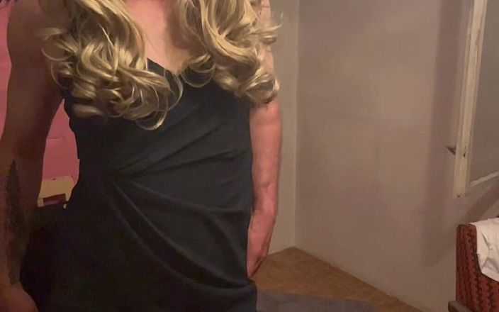 Laura Luiscz: Sissy transvesteur Cat Walk training