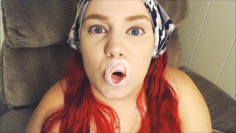 Scarlet Vixen: Bubblegum Bubble kouření!