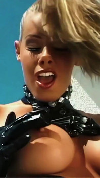 Blond dziwka Nicole Sheridan zostaje bezlitośnie zniszczona przez swojego dupka