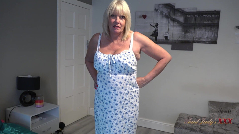 Aunt Judy's XXX: TetaJudysXXX - Vaše prsatá zralá macecha paní Amy tě nachytá při...
