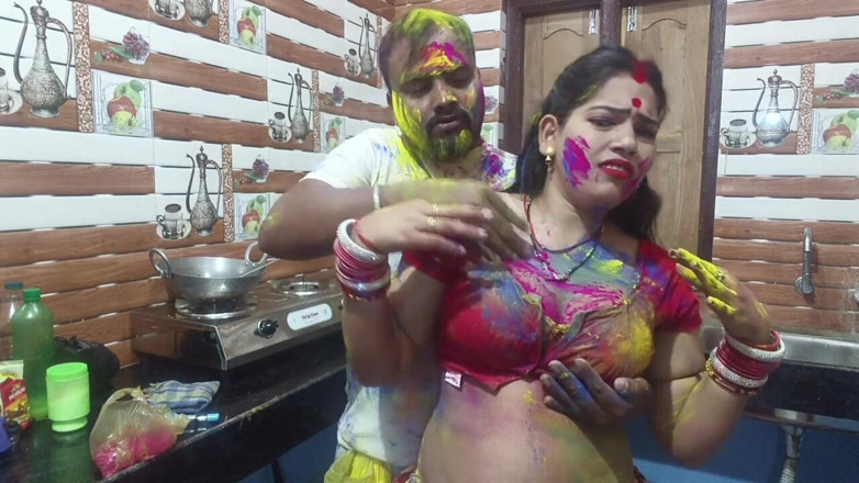 Sona bhabhi: Beautiful Bengali Bhabhi Enjoy Holi Special with Her Neighbours Applied...
