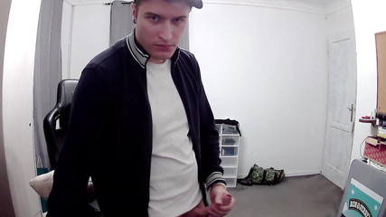 Palko Krisztian: Doar distracție