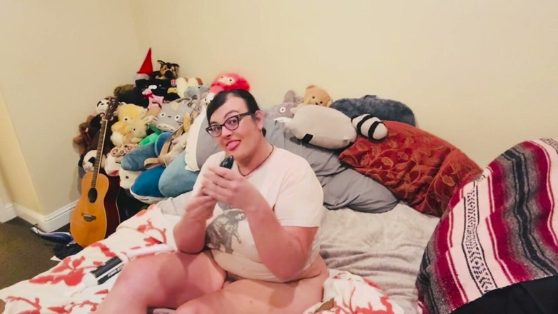Christi Cream Cake: Cum with Trans Bimbo MILF Christi Cream Cake