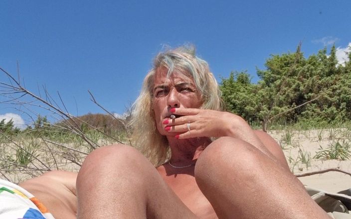Gigi and David: Show de sexo stripchat, playa nudista, travesti y chico, Gigi...