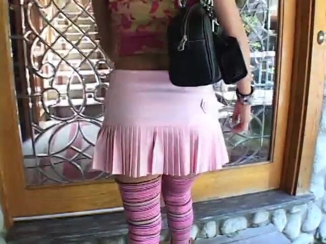 Fuck me Hard: Latina s úžasným zadkem si strká hračku do zadku při jízdě...