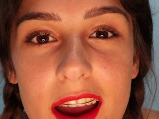 Julia Goddess studio: Elle essaye un visage, coaching masturbatoire