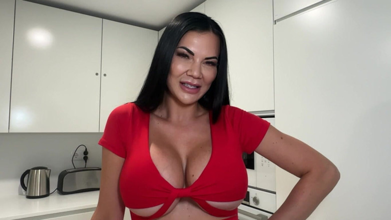 Jasmine Jae: Madrasta sexualmente frustrada exige seu pau