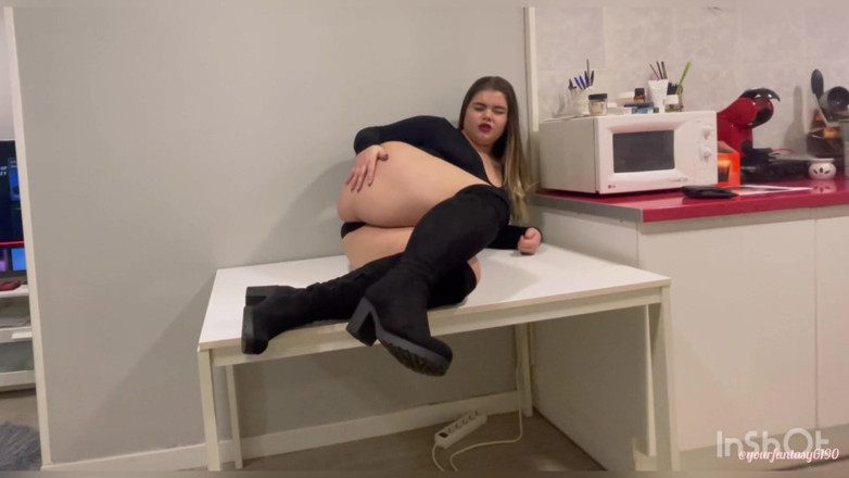 Your fantasy studio: Sexy farting on table