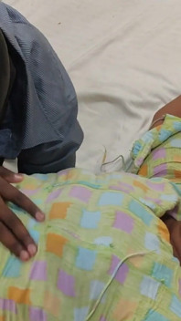 Harika la telugu appelle deux mecs cal dans une chambre d’hôtel à Oyo, baise complète