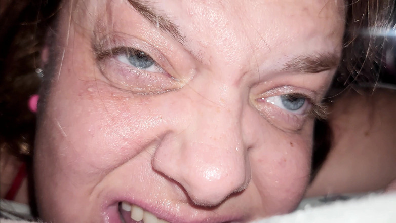 Housewife Hayley: Hospodyňka Hayley - jen další kouření a hluboký creampie