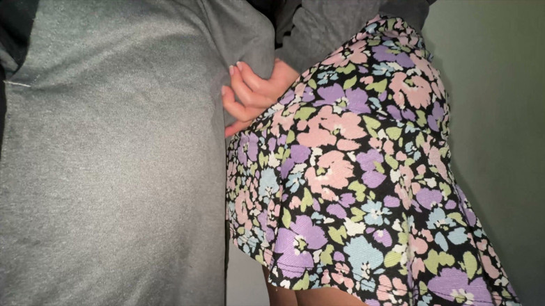 CoupleOfHotSins: Big-assed Kobieta Dotyka Wyprostowanej Penisa Nieznajomego. Flash Dick!!