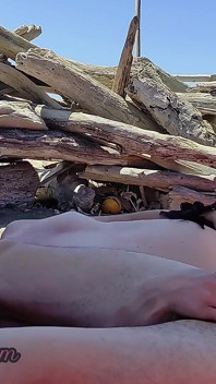 Une pipe risquée sur la plage des Canaries surprise avec un orgasme intense, partie 2 - Misscreamy