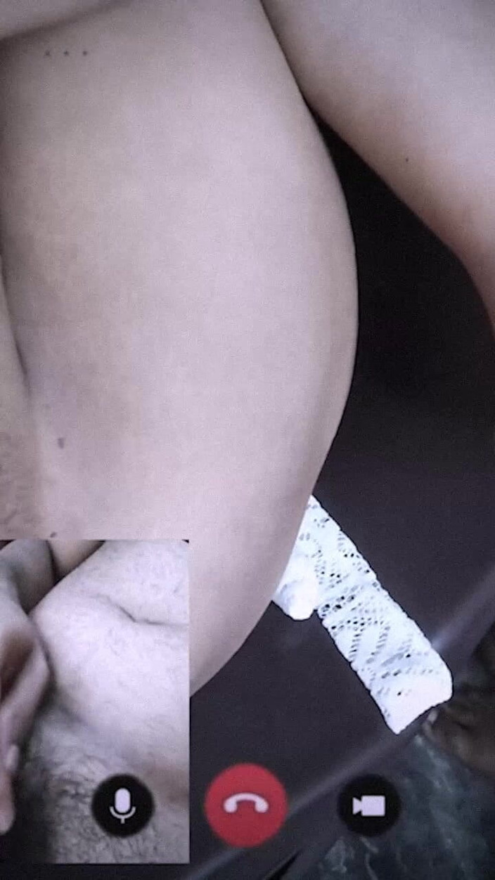 YoursAnanya: Apel video cu soția indiană în apel sexual cu soțul