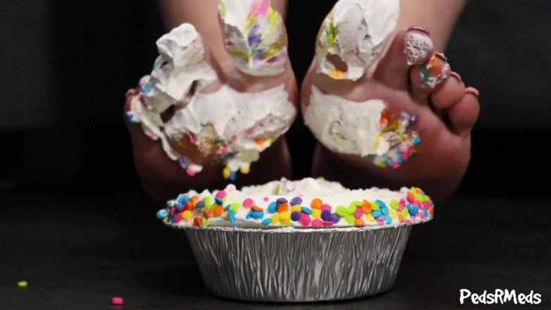 PedsRMeds: Shortlivedtyranny Funfetti Cake Smash