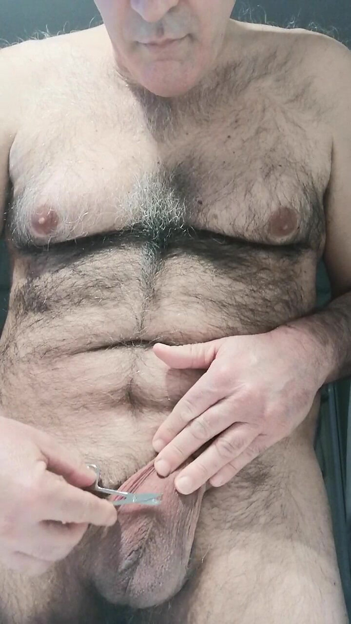 Setesesso7: Aku mencukur penisku dan mereka menyabuni kapelku dan ngocok kontolku...