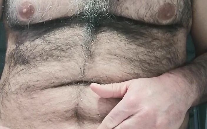 Setesesso7: 我剃光我的鸡巴，他们给我的小教堂擦肥皂，然后好好地打手枪