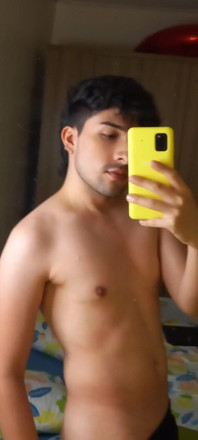 Curious Heterosexual Sending Nude Photos to His Gay Friend
