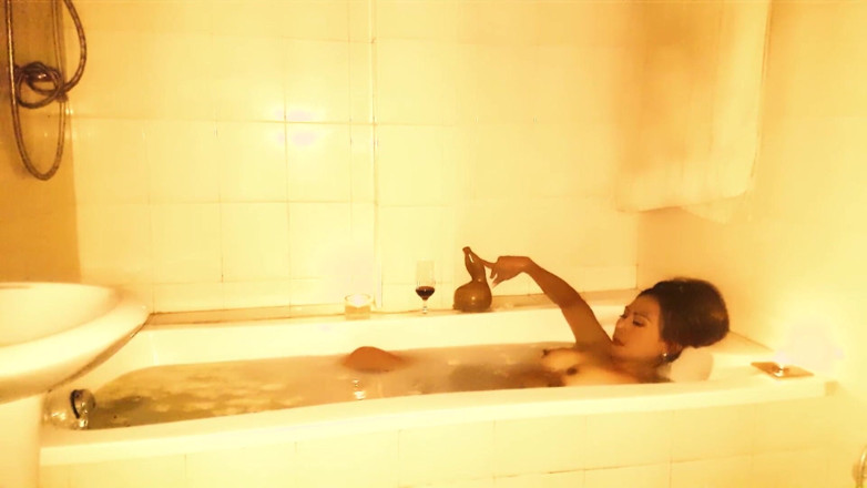 Asian Pussy Vision: Sensual Bathing and Relaxing in High Heels